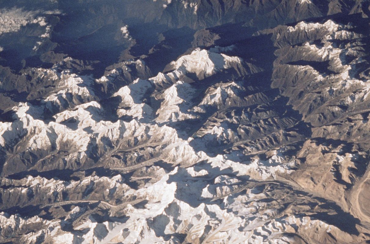 07-1 Nasa STS058-101-22 Cho Oyu, Gauri Shankar and Menlungtse From Northwest Nasa photo spanning Cho Oyu, Gauri Shankar and Menlungtse from the north. Also visible are the Rongshar, Menlung, Rolwaling and Thame valleys, Kang Nachugo, Tashi (Tesi) Lapcha pass, and Gokyo.